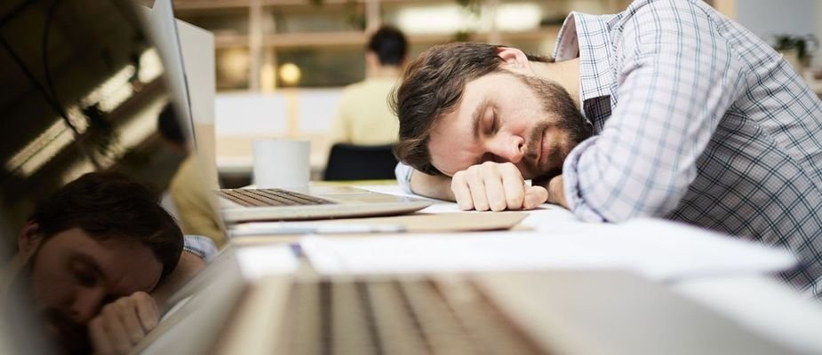 Sono excessivo mesmo dormindo muito: Causas e soluções!